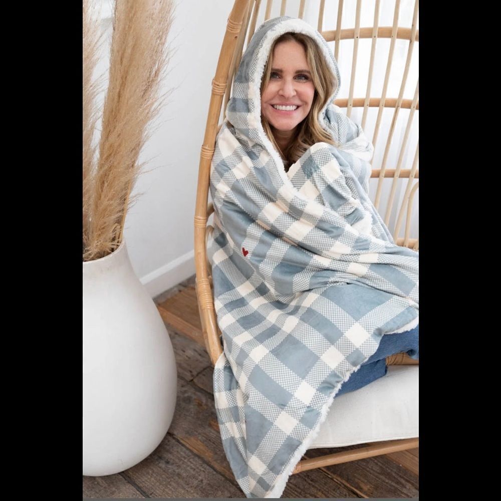 Peace Love World baby blue/Ivory  plaid hooded throw 40X70